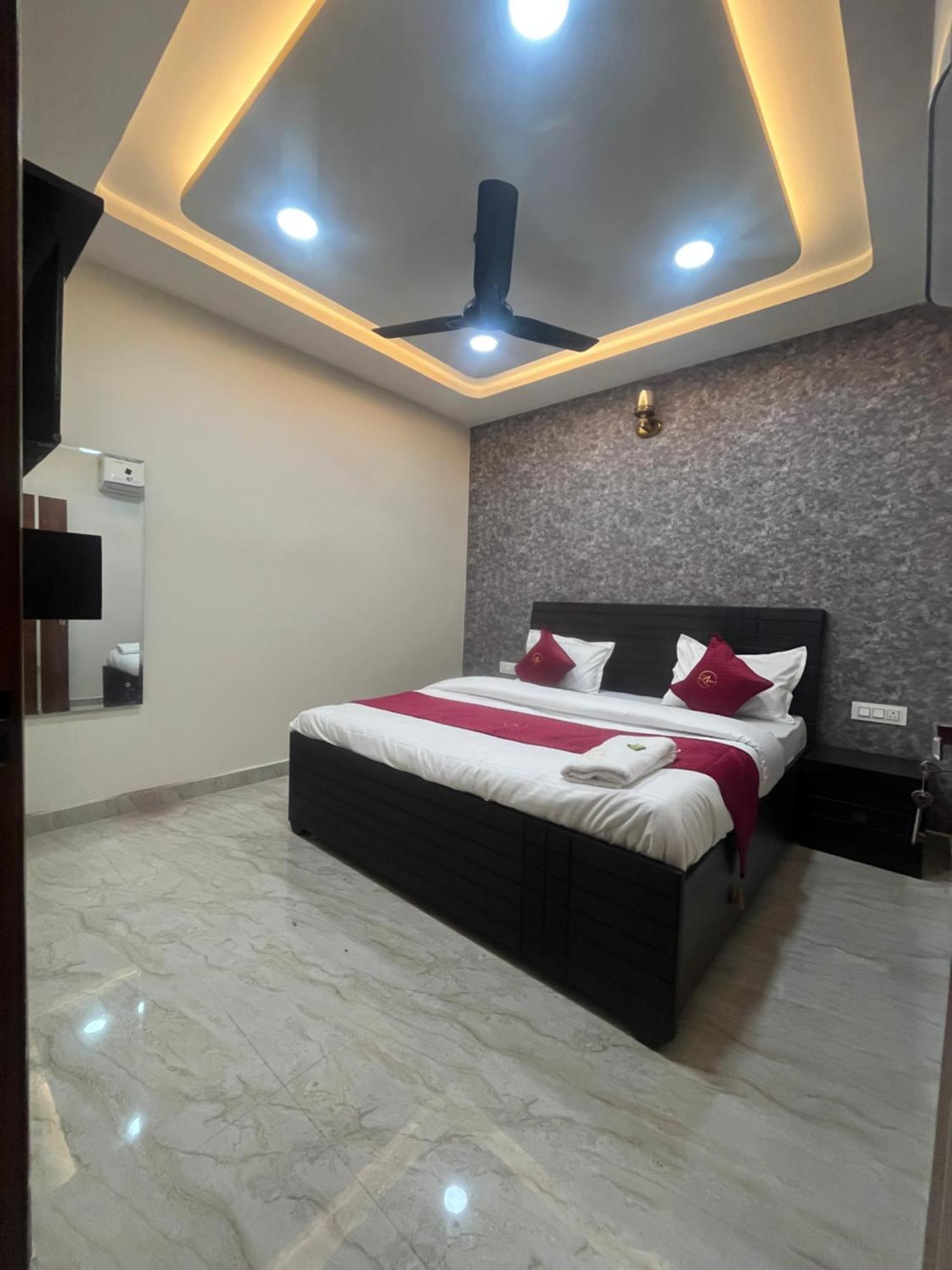 Hotel Royal A Ludhiana Exterior foto
